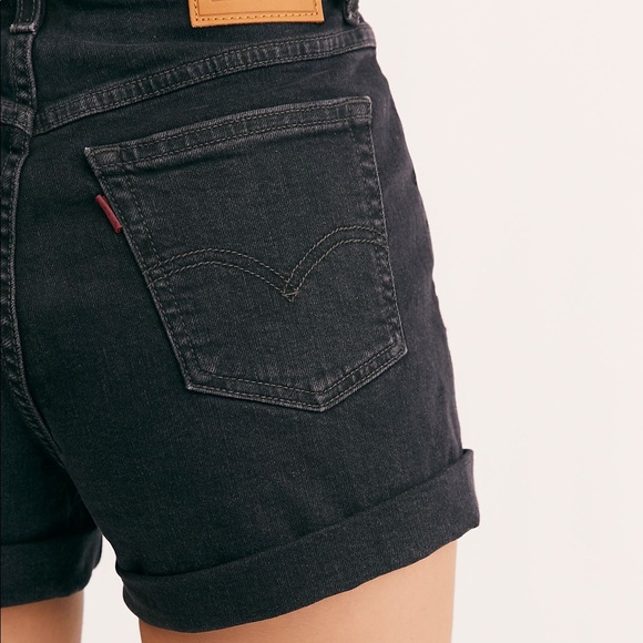 Levi’s Black Mom Shorts - Picture 2 of 4